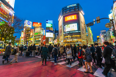 Passage piéton bondé de Shibuya, lumières de Tokyo la nuit